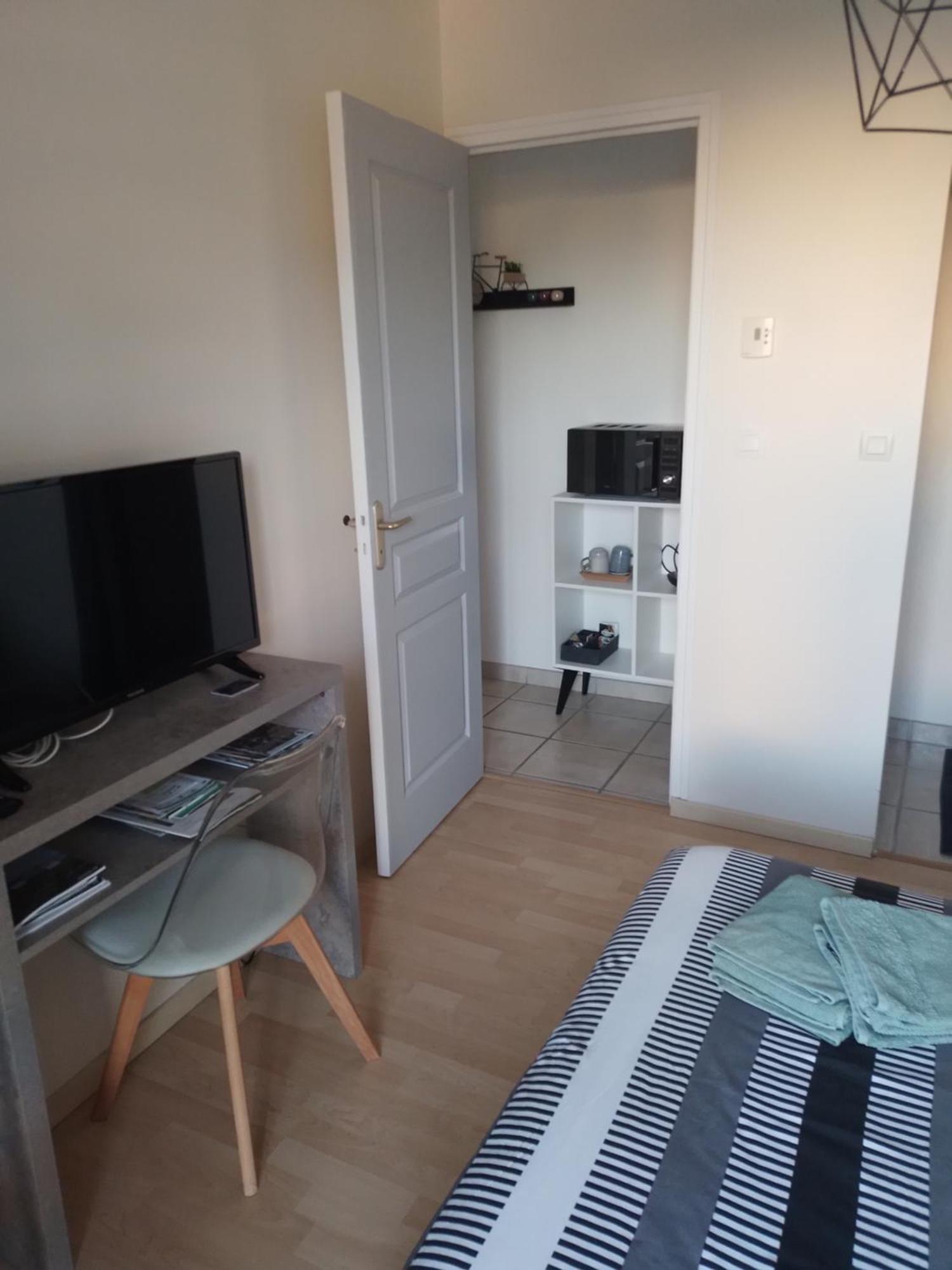 Chambre Agreable Au Calme Saint-Hilaire-Petitville Luaran gambar